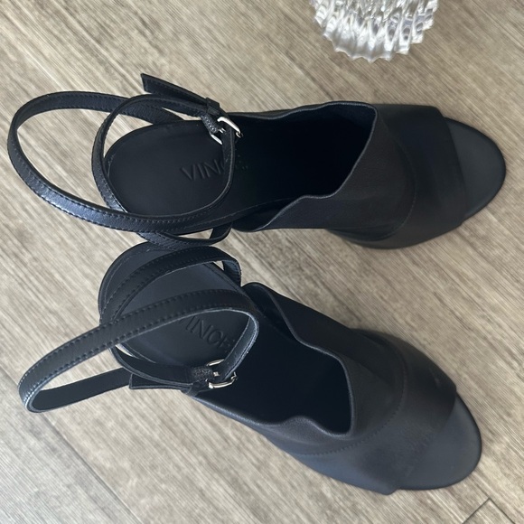 VINCE. Grace Ankle Strap Heels 🖤 - Picture 4 of 6